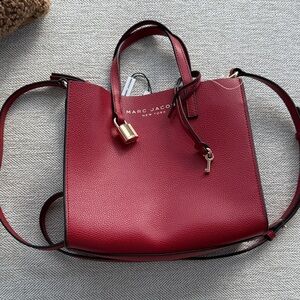 NWT- MARC JACOBS bag with handles and detachable straps. Red
